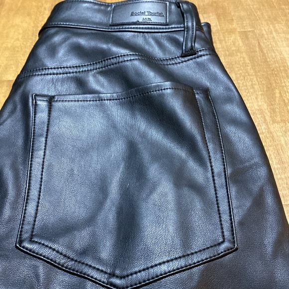 Social Tourist vegan leather baggy sz.9R - Picture 2 of 6